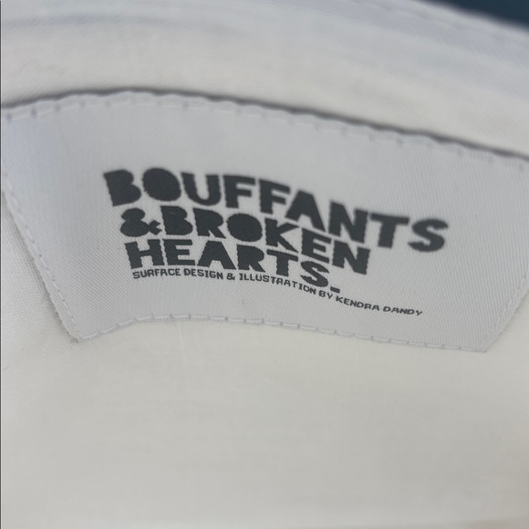 Bouffants and Broken Hearts Cosmetic Bag with free products New In Package - Picture 2 of 7